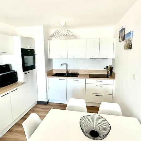 Front De Mer, 5e Etage *